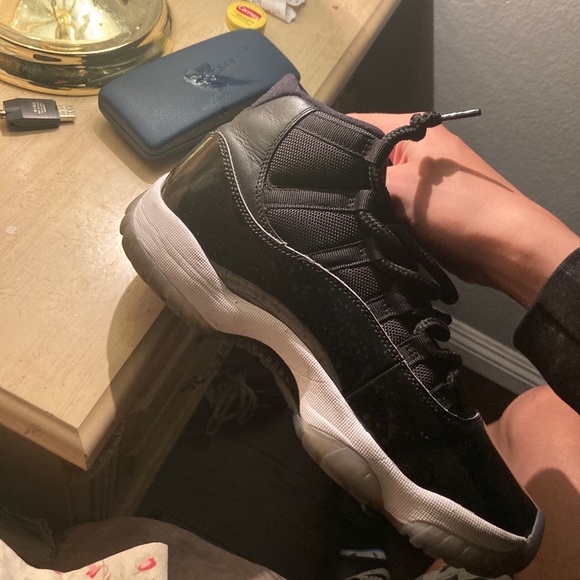 Space jams 11s size 9.5